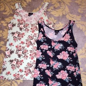 ❗️PRICE DROP: 2 Rue 21 Floral Tank Tops